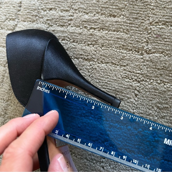 Badgley Mischka size 8 black satin d’orsay open toe pump with tulle bow - Picture 10 of 11